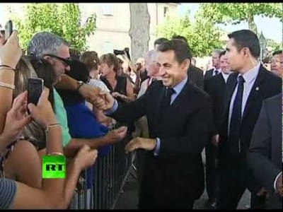 Βούτηξαν τον Σαρκοζί από το πέτο! – Δείτε βίντεο και φωτο!