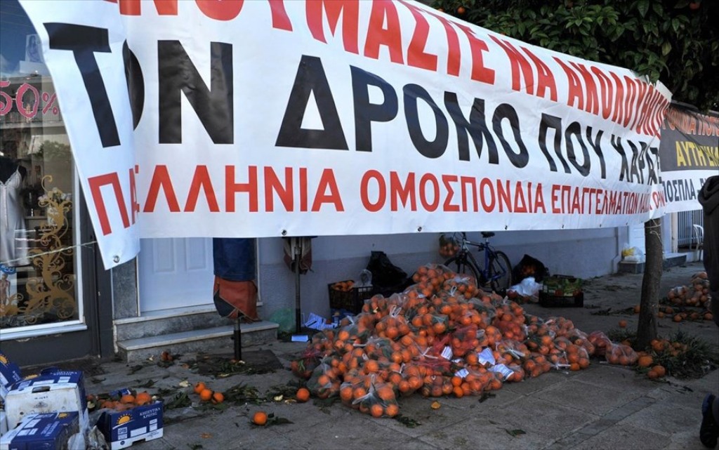 athina-kolono-dianomi-trofimon-apo-paragogous-laikon-agoron