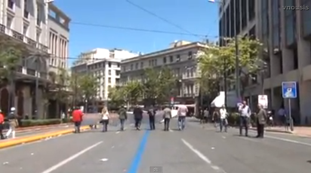 8 ΕΡΓΑΤΟΠΑΤΕΡΕΣ ΚΡΑΤΑΝΕ ΤΟ ΠΑΝΩ ΤΗΣ "ΓΣΕΕ-ΑΔΕΔΥ-ΕΚΑ" ΚΑΙ ΔΕΝ ΤΟΥΣ ΑΚΟΛΟΥΘΕΙ ΟΥΤΕ ΨΥΧΗ… ΞΕΥΤΙΛΕΣ!!! 